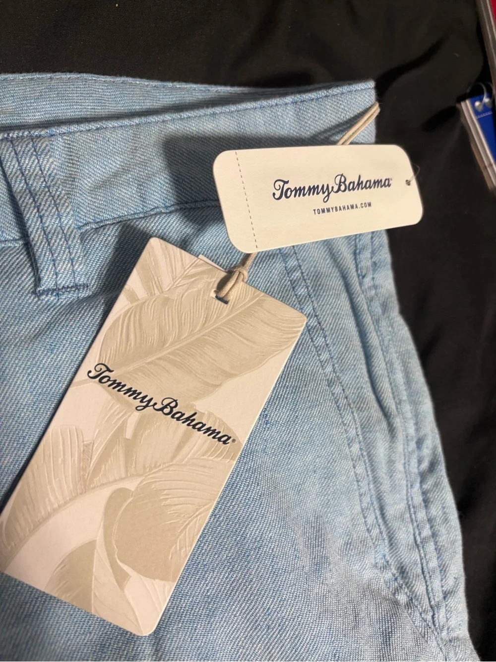 Tommy Bahama Men’s Light Blue Linen-Blend Flat Front Shorts
